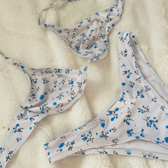 Blue and white floral bikini - Picture 2 of 5